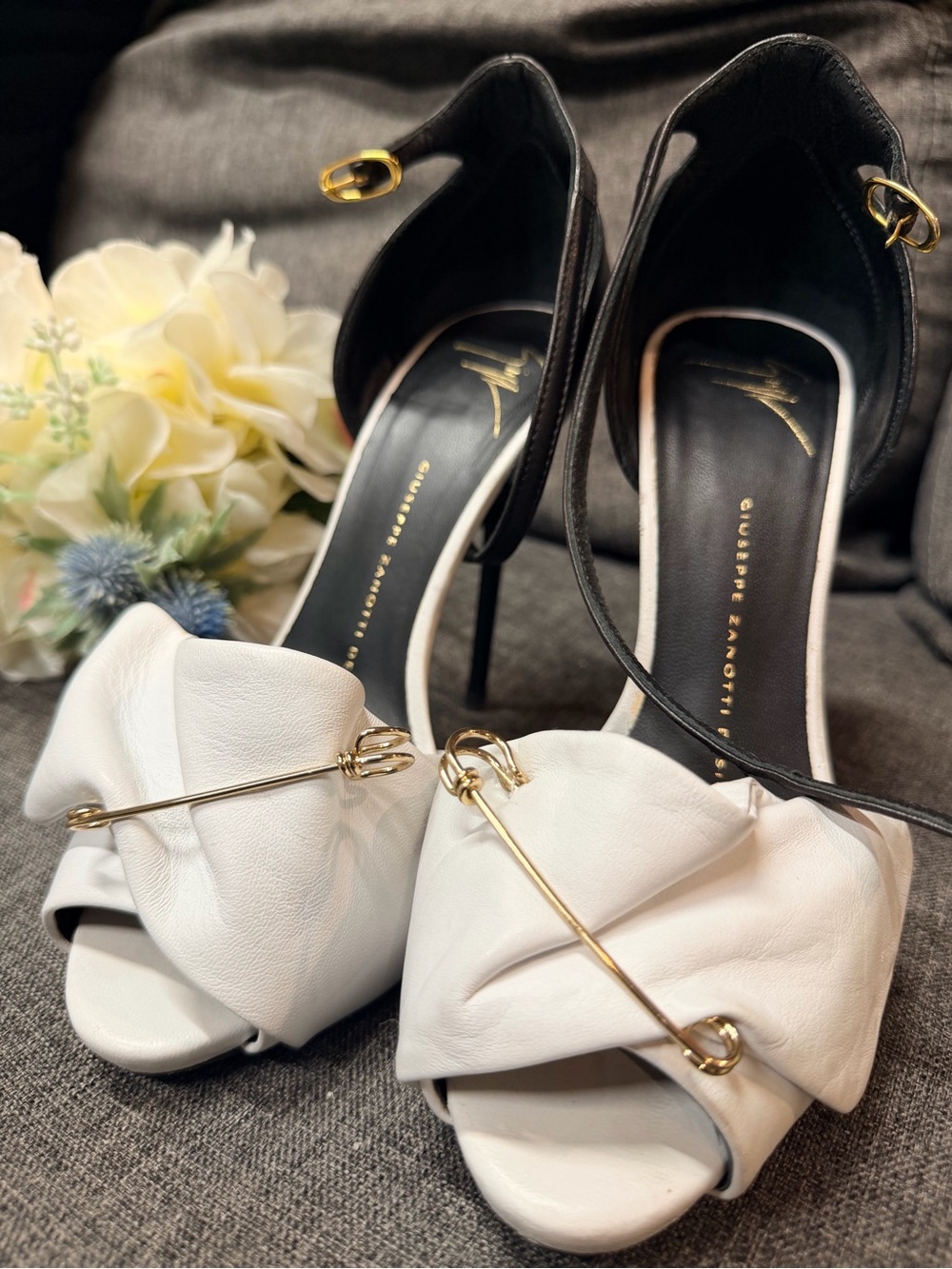 Giuseppe Zanotti Black & Cream Leather Knotted Peep-Toe Stilettos - Picture 2 of 7